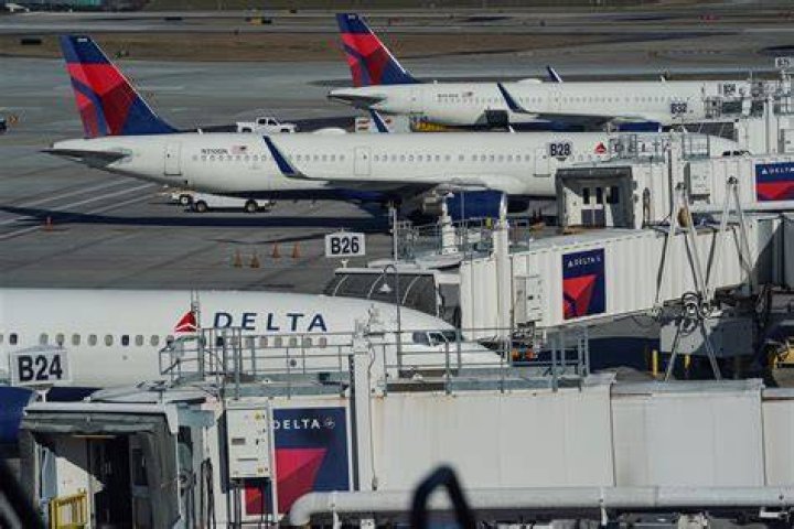 How do I find incoming flights?