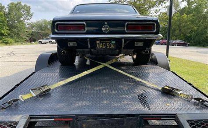How do you strap a car to a trailer?