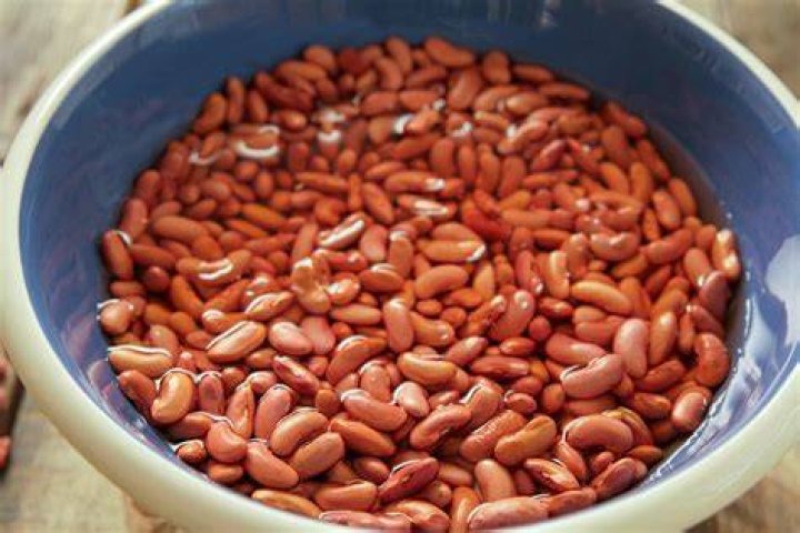 How long do kidney beans need to be soaked before cooking?