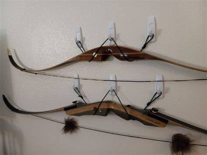 Is it OK to hang a bow by its string?