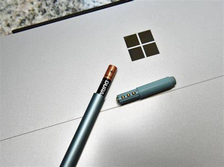 What battery does surface pen use?